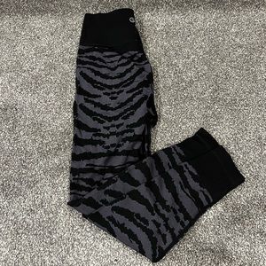 NWOT GEA.co Leopard Seamless Leggings